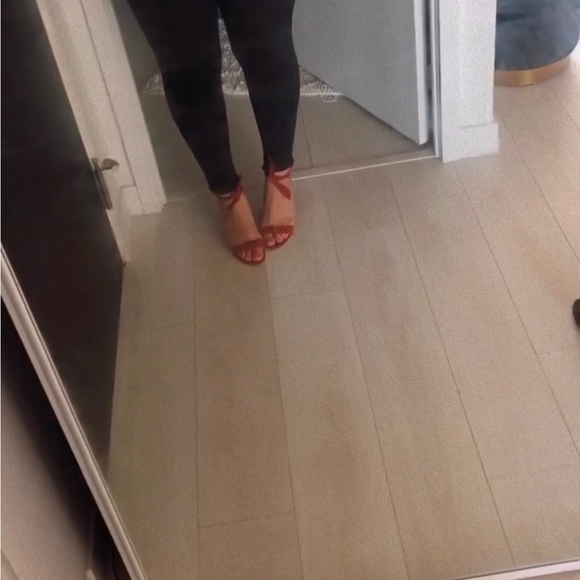 Only worn 3x - this colour is no longer available in the market. - Picture 3 of 3